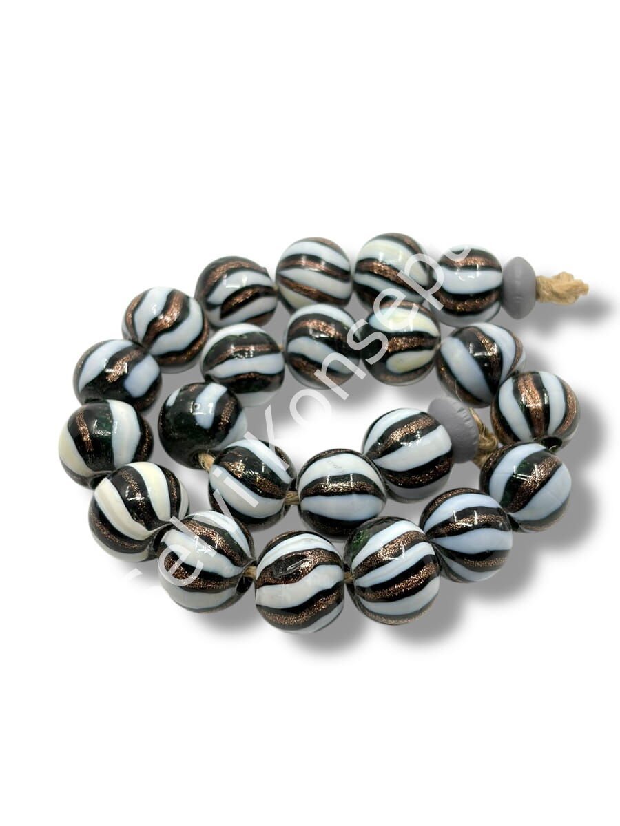 El Yapımı Siyah Beyaz Sim İşlemeli Parlak Yuvarlak Dizi Cam Boncuk 14x13 mm