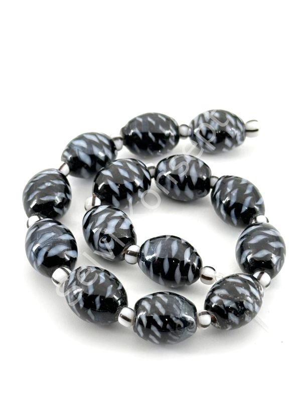 Siyah Üzeri Beyaz Desenli Oval Dizi Cam Boncuk