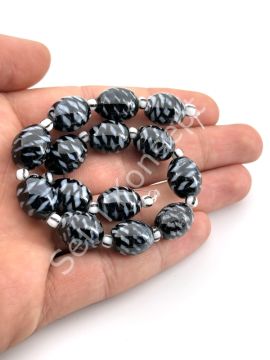 Siyah Üzeri Beyaz Desenli Oval Dizi Cam Boncuk