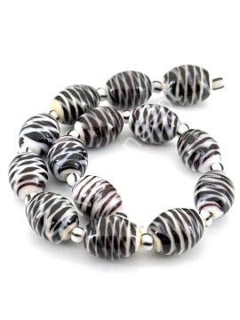 Beyaz Üzeri Siyah Desenli Oval Dizi Cam Boncuk