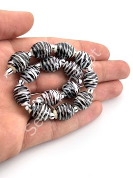 Beyaz Üzeri Siyah Desenli Oval Dizi Cam Boncuk