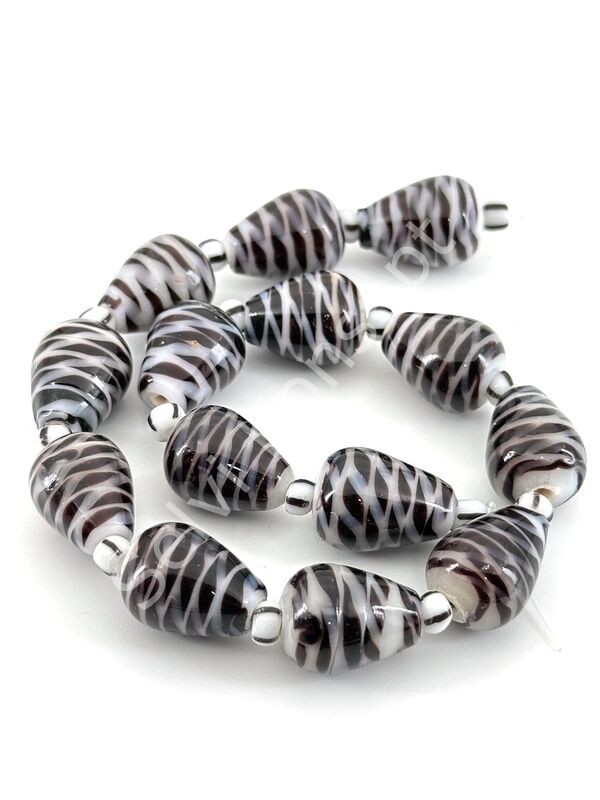 Beyaz Üzeri Siyah Desenli Damla Dizi Cam Boncuk