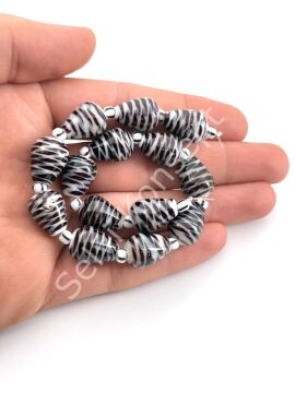 Beyaz Üzeri Siyah Desenli Damla Dizi Cam Boncuk