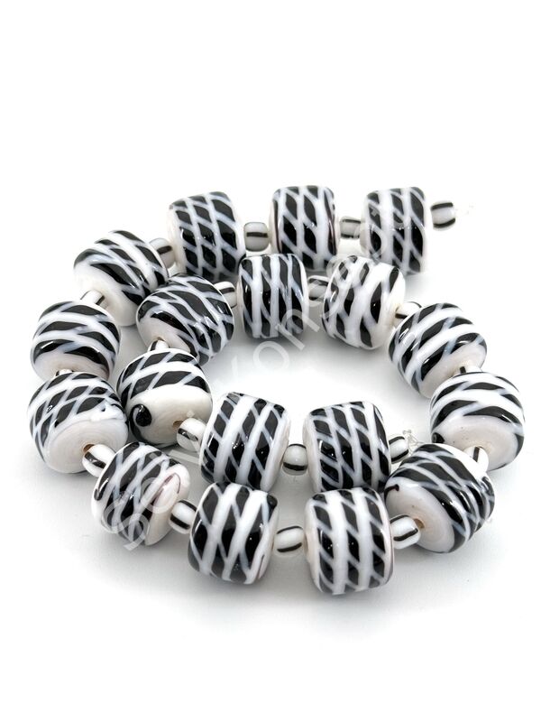 Beyaz Üzeri Siyah Desenli Silindir Dizi Cam Boncuk