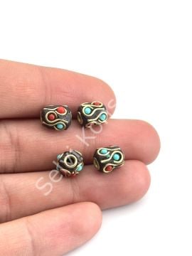Pirinç İşlemeli Nepal Boncuk Silindir Turkuaz-Mercan Taş Kakmalı 7x9 mm