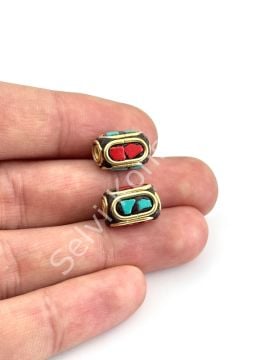 Pirinç İşlemeli Nepal Boncuk Silindir Turkuaz-Mercan Taş Kakmalı 9x13 mm