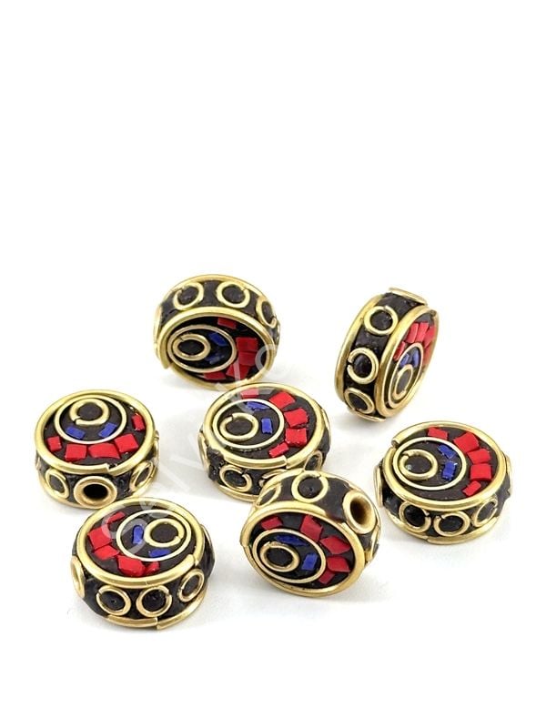 Pirinç İşlemeli Nepal Boncuk Yassı Mercan Taş Kakmalı 12x13 mm