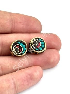 Pirinç İşlemeli Nepal Boncuk Yassı Turkuaz-Mercan Taş Kakmalı 12x13 mm