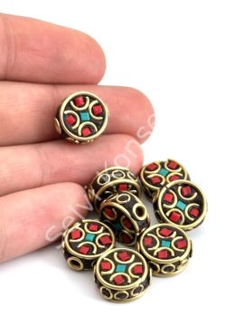 Pirinç İşlemeli Nepal Boncuk Yassı Turkuaz-Mercan Taş Kakmalı 12x13 mm