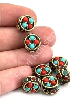 Pirinç İşlemeli Nepal Boncuk Yassı Turkuaz-Mercan Taş Kakmalı 12x12 mm