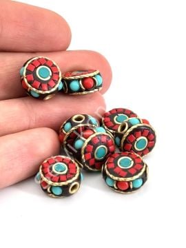 Pirinç İşlemeli Nepal Boncuk Yassı Turkuaz-Mercan Taş Kakmalı 13x13 mm