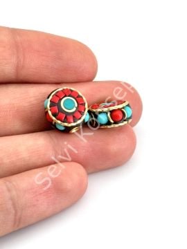 Pirinç İşlemeli Nepal Boncuk Yassı Turkuaz-Mercan Taş Kakmalı 13x13 mm