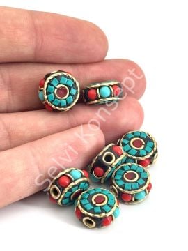 Pirinç İşlemeli Nepal Boncuk Yassı Turkuaz-Mercan Taş Kakmalı 13x13 mm