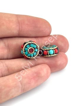 Pirinç İşlemeli Nepal Boncuk Yassı Turkuaz-Mercan Taş Kakmalı 13x13 mm