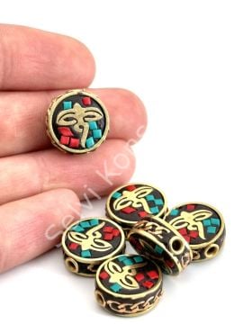 Pirinç İşlemeli Nepal Boncuk Yassı Turkuaz-Mercan Taş Kakmalı Fiğürlü 15x16 mm