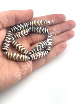 El Yapımı Etnik Desenli Oval Dizi Tibet Boncuk Kahverengi 10x27 mm