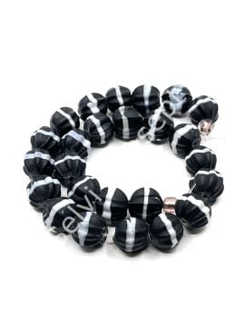 El Yapımı Siyah Beyaz Çizgili Çiçek Mat Dizi Cam Boncuk 9 mm