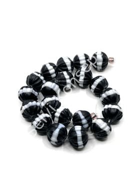 El Yapımı Siyah Beyaz Çizgili Çiçek Mat Dizi Cam Boncuk 11 mm
