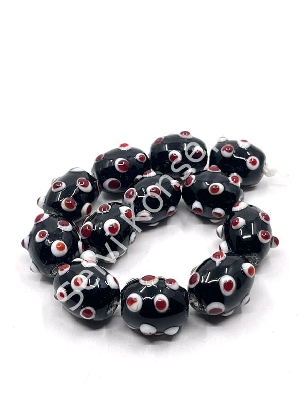 El Yapımı Siyah Beyaz Kırmızı Benekli Dizi Cam Boncuk 13x18 mm