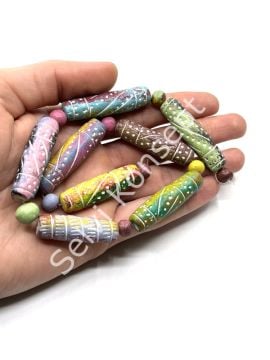 El Yapımı Desenli Pişmiş Silindir Toprak Boncuk Karışık Renkli Dizi 12x37-47 mm