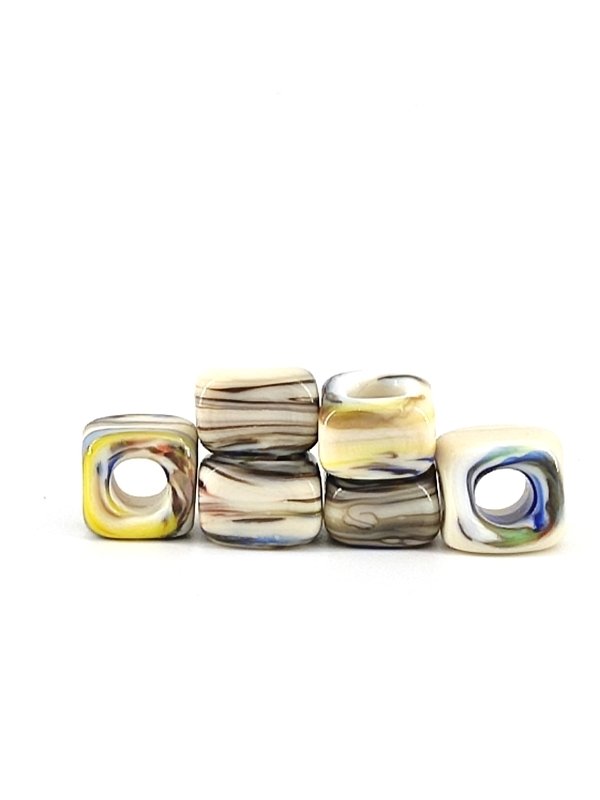 El Yapımı Krem Renkli Ebruli Murano Kare Boncuk