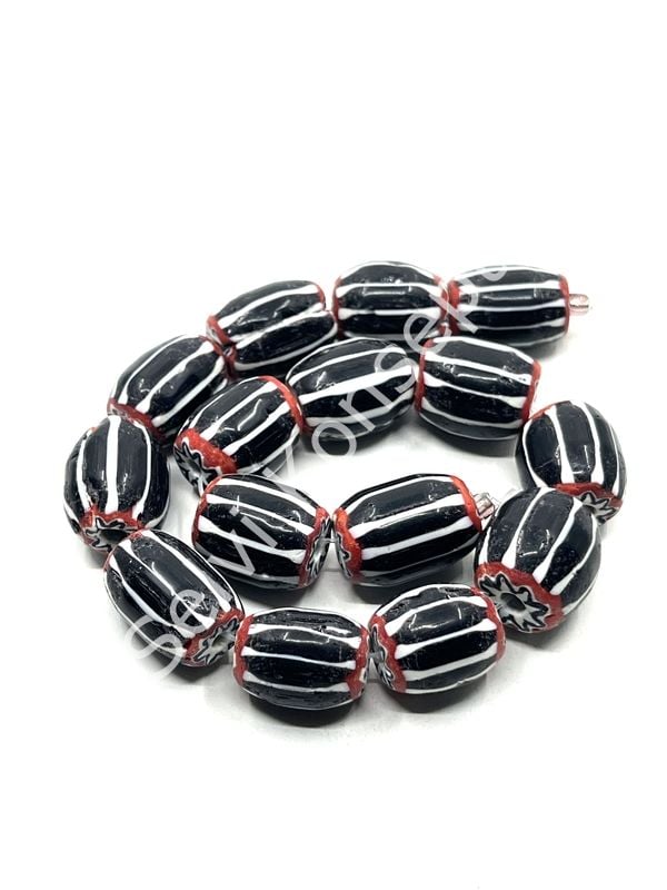 El Yapımı Afrika Chevron Dizi Cam Boncuk Siyah-Beyaz 14x18 mm