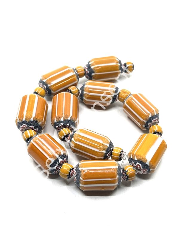 El Yapımı Afrika Chevron Dizi Cam Boncuk Hardal-Beyaz 16x24 mm