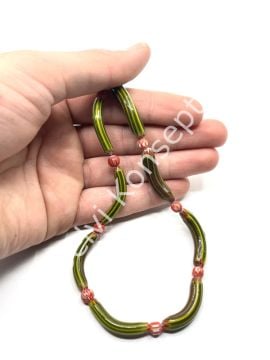 El Yapımı Eğri Afrika Chevron Dizi Cam Boncuk Yosun Yeşili 6x30 mm