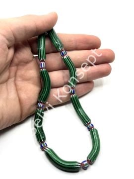 El Yapımı Eğri Afrika Chevron Dizi Cam Boncuk Yeşil 7x33 mm