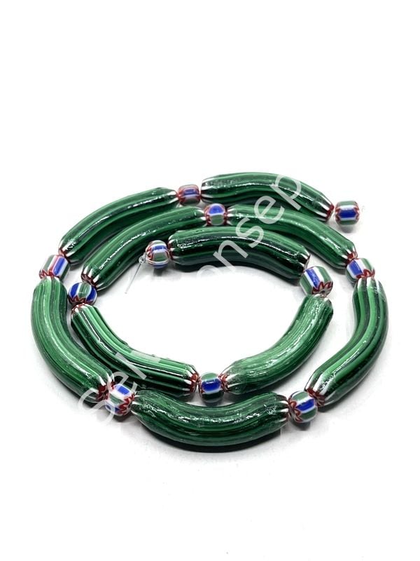 El Yapımı Eğri Afrika Chevron Dizi Cam Boncuk Yeşil 7x33 mm