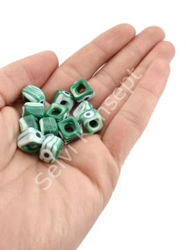 El Yapımı Yeşil-Beyaz Ebruli Gözlü Murano Kare Cam Boncuk