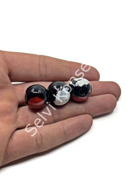Siyah Üzeri Kırmızı-Beyaz Desenli Cam Boncuk 16x13 mm 50 Adet