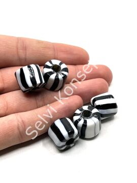 Siyah-Beyaz Çizgili Cam Boncuk 15x15 mm 10 Adet
