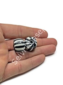 Siyah-Beyaz Çizgili Cam Boncuk 18x15 mm 10 Adet