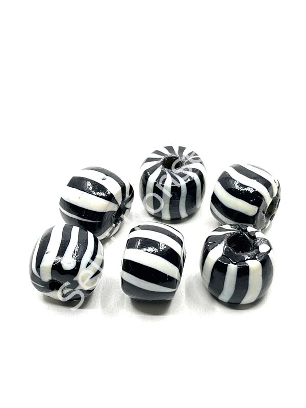 Siyah-Beyaz Çizgili Cam Boncuk 18x15 mm 10 Adet
