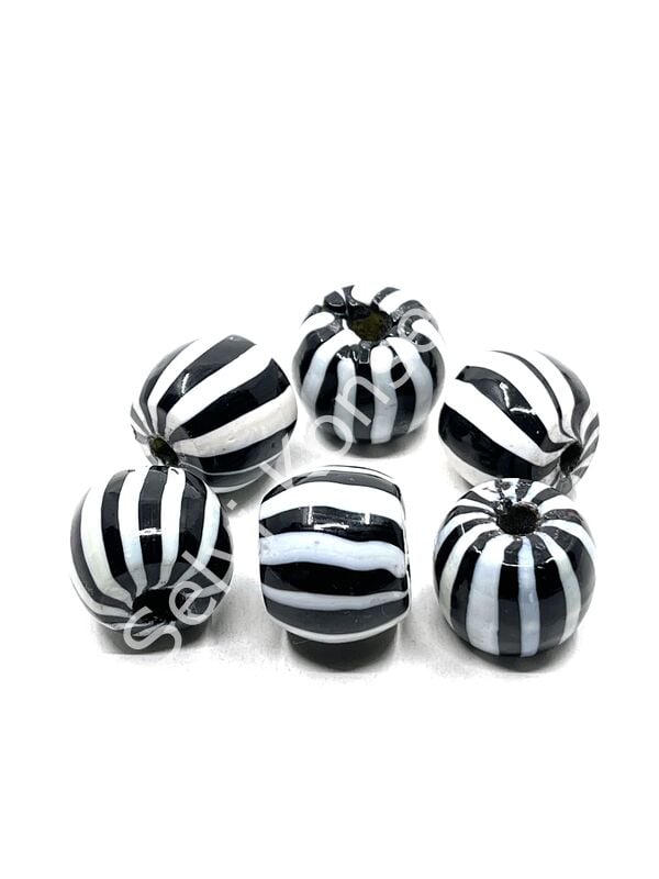 Siyah-Beyaz Çizgili Cam Boncuk 20x17 mm 10 Adet