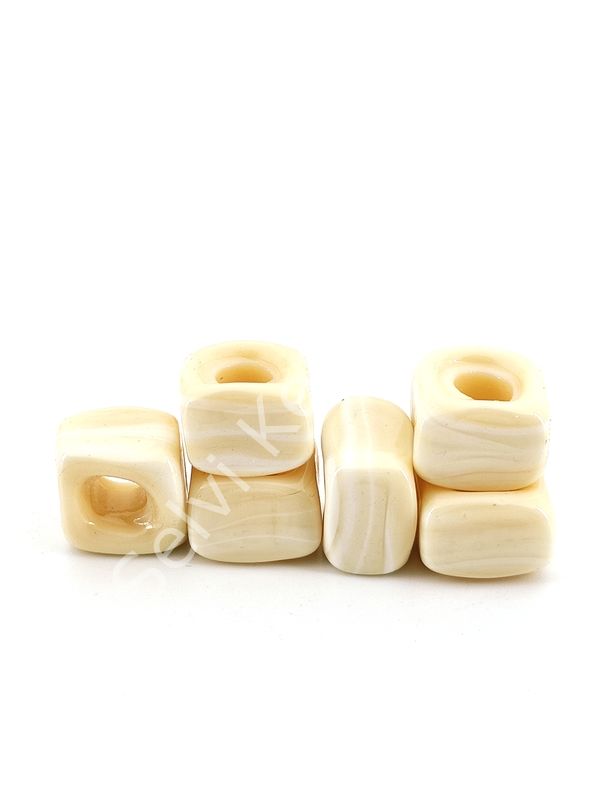 El Yapımı Krem Renkli Murano Kare Cam Boncuk