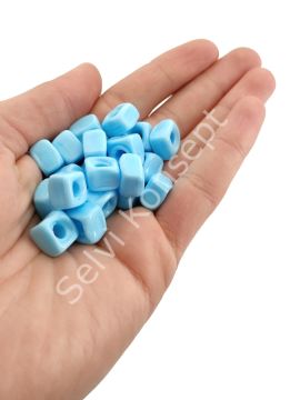 El Yapımı Bebek Mavi Renkli Murano Kare Cam Boncuk