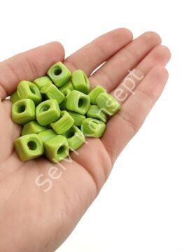 El Yapımı Fıstık Yeşili Renkli Murano Kare Cam Boncuk