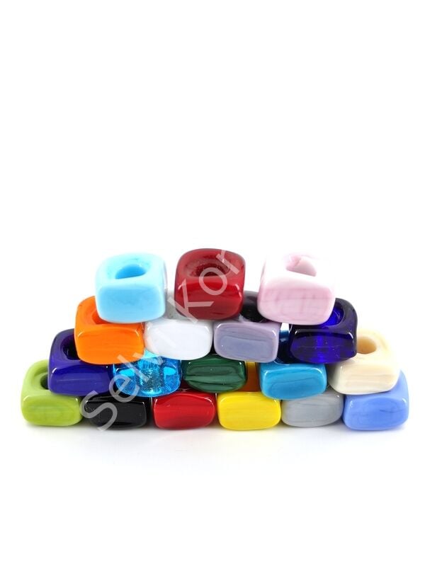 El Yapımı Karışık Renkli Murano Kare Cam Boncuk 18 Adet