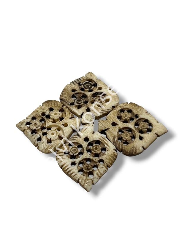 El Yapımı Çiçek İşlemeli Tibet Kolye Ucu Boncuk 29x38 mm 1 Adet