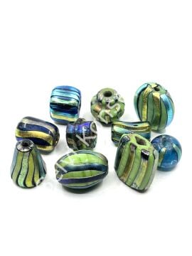 El Yapımı Renkli Şeritli Karışık Boyut-Model Hint Cam Boncuk Yeşil-Mavi 10 Adet