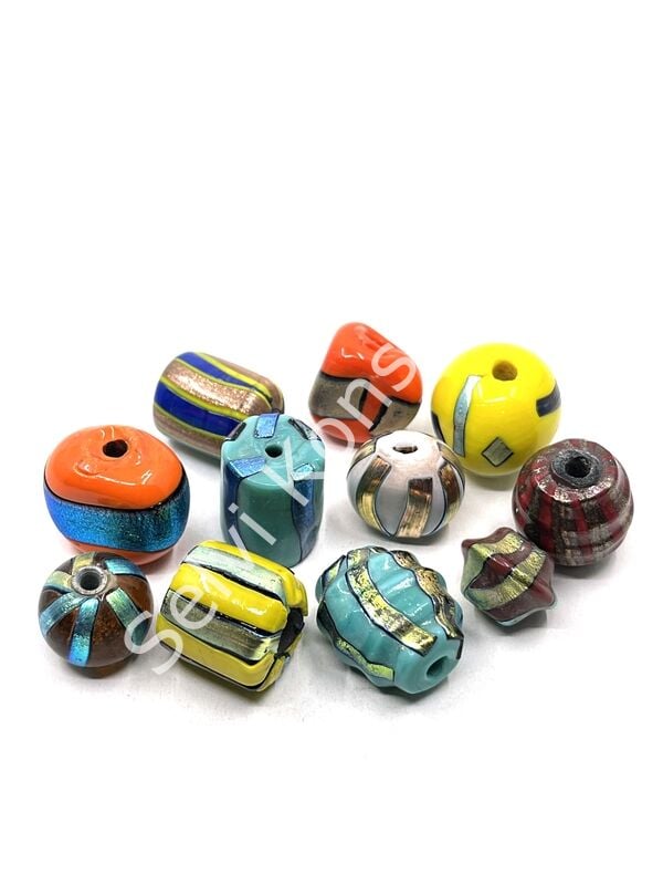 El Yapımı Renkli Şeritli Karışık Boyut-Model Hint Cam Boncuk 10 Adet
