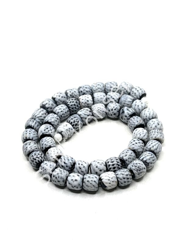 El Yapımı Siyah Benekli  Afrika Dizi Boncuk Gri 8x7 mm