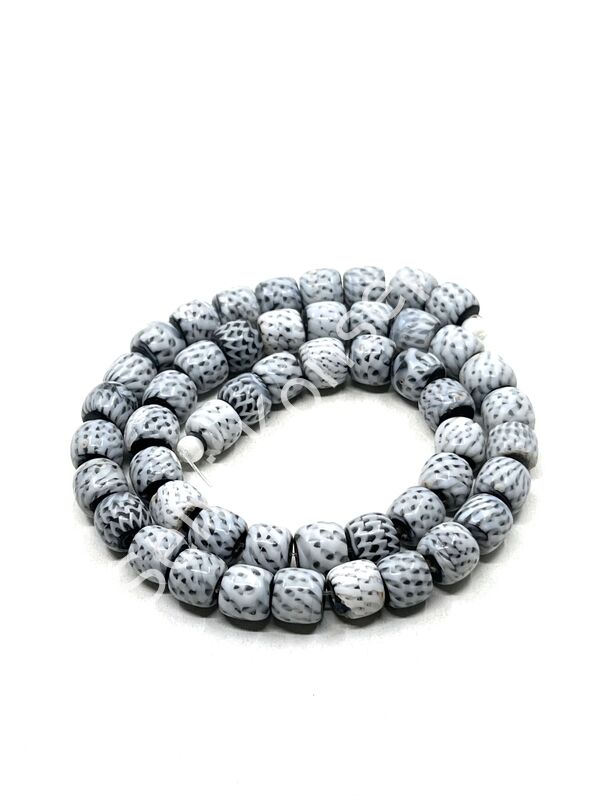 El Yapımı Siyah Benekli  Afrika Dizi Boncuk Gri 8x7 mm